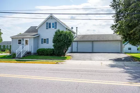 722 E State St, Mauston, WI 53948