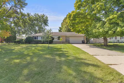 864 E Holiday Dr, Beloit, WI 53511