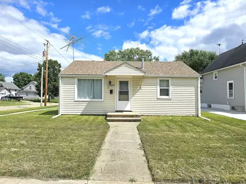 1157 8th St, Beloit, WI 53511