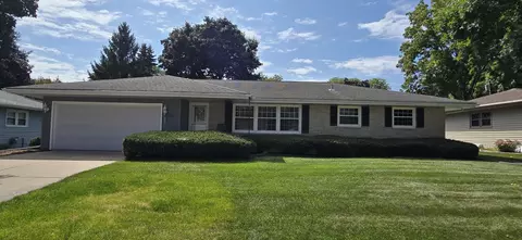 604 4th St, Waunakee, WI 53597