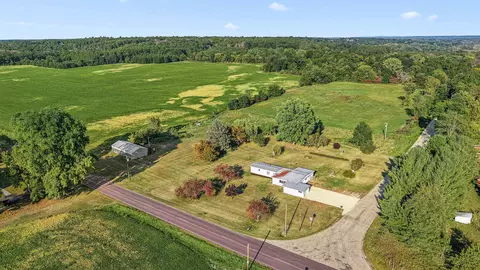 w7694 Freedom Road, Oxford, WI 53952