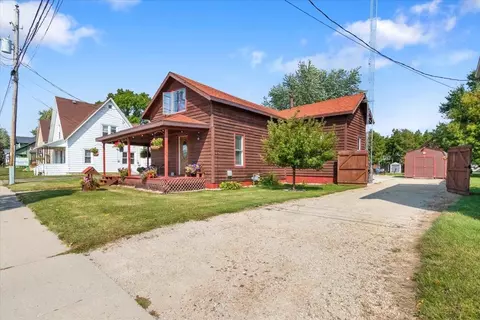 154 E Main St, Wautoma, WI 54982
