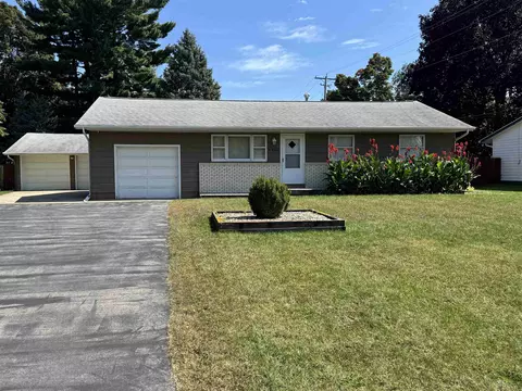 2425 Skyline Dr, Beloit, WI 53511