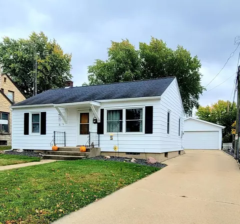 709 W Jefferson St, Waupun, WI 53963
