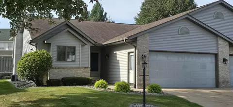 18 Village Homes Dr, Waunakee, WI 53597
