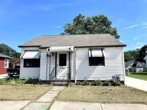 560 N Oakhill Ave, Janesville, WI 53548