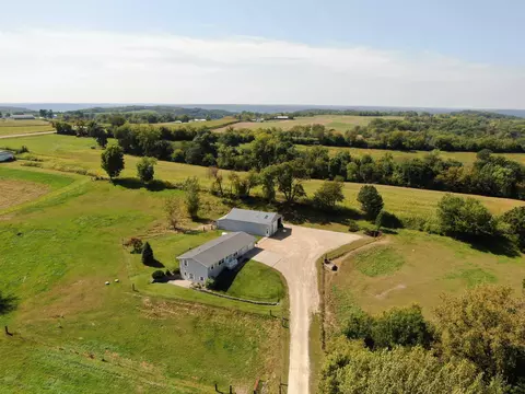 61988 Wildwood Dr, Prairie Du Chien, WI 53821