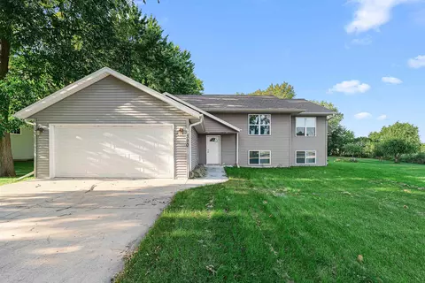 390 Meadow Ln, Columbus, WI 53925