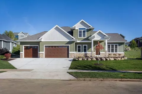 1113 N Division St, Waunakee, WI 53597