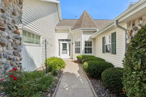 5627 Steeplechase Dr, Waunakee, WI 53597