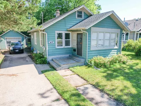 107 E State St, Janesville, WI 53546
