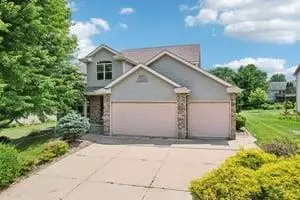 411 Sunset Dr, Lodi, WI 53555