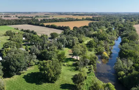 4602 E Creek Rd, Beloit, WI 53511