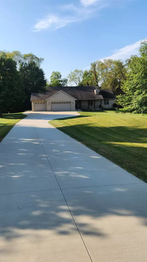 w1115 Proverbs Pass, Albany, WI 53502