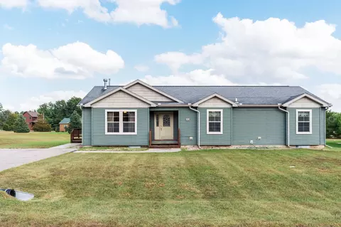 272 Oakbrook Dr, Wisconsin Dells, WI 53965