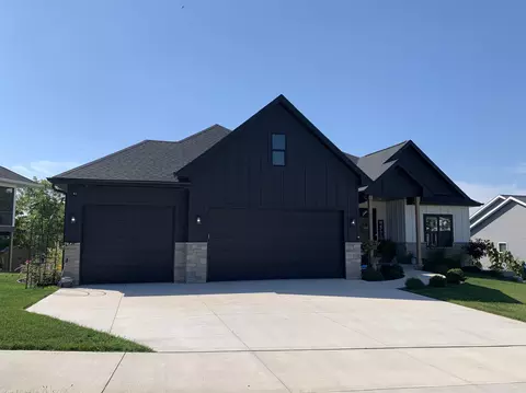 125 Natures Trl, Fall River, WI 53932