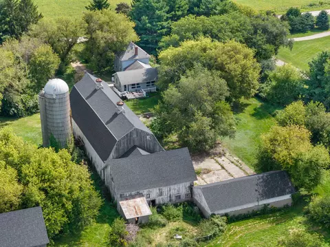 1610 Town Hall Rd, Beloit, WI 53511