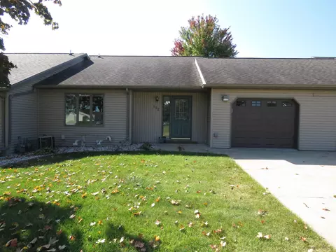 112 Hartz Cir, Randolph, WI 53956