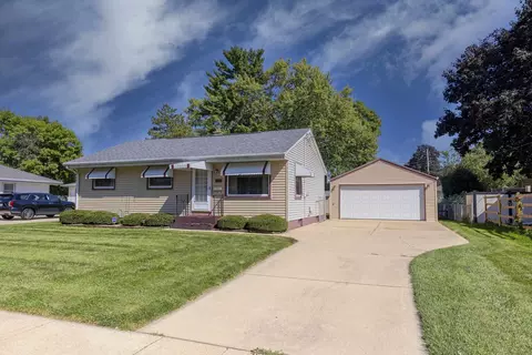 1233 Monterey Ln, Janesville, WI 53546