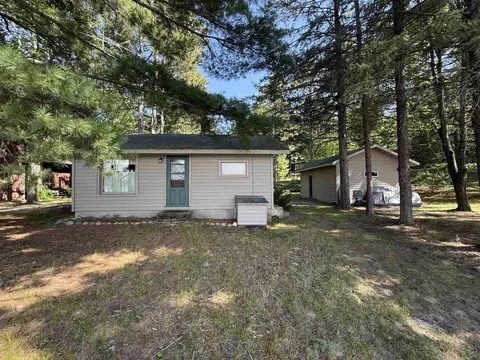 3147 Lakeshore Dr, Oxford, WI 53952