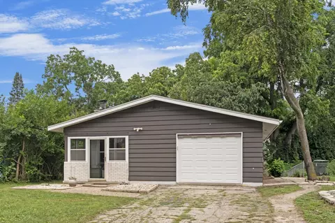 2202 Lake Point Dr, Madison, WI 53713