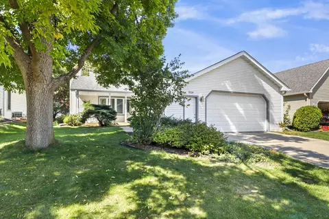 7826 E Oakbrook Cir, Madison, WI 53717