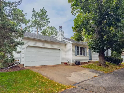 7121 E Valley Ridge Dr, Madison, WI 53719