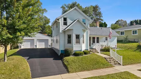 317 River St, Portage, WI 53901