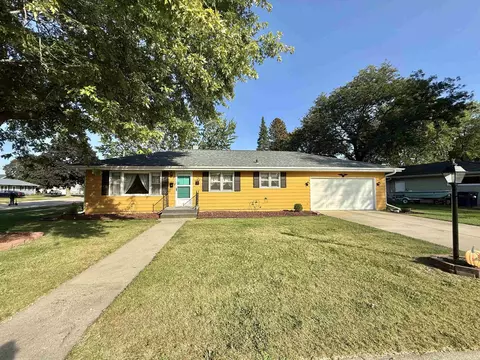 1228 Hoover St, Janesville, WI 53545