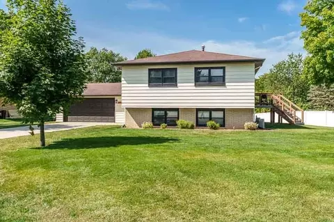 2730 S Nakoma Ct, Beloit, WI 53511