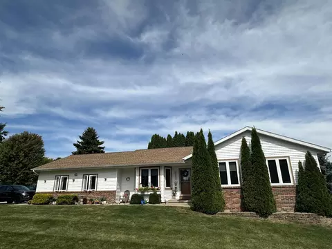 738 Mellum Dr, Stoughton, WI 53589