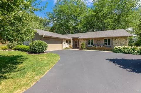 2909 W View Ct, Waukesha, WI 53188