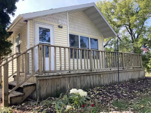 6323 Portage Rd, Deforest, WI 53532