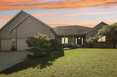 3826 Country Grove Dr, Madison, WI 53719