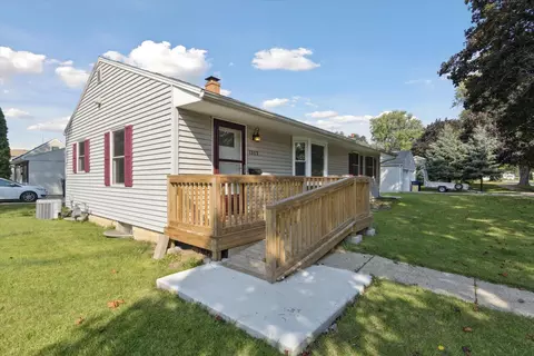 1303 N Pine St, Janesville, WI 53548