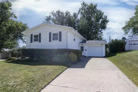 2111 Mineral Point Ave, Janesville, WI 53545