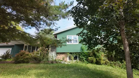 207 Holman Rd, Deerfield, WI 53531