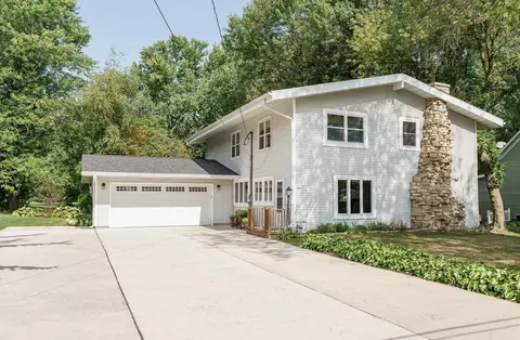 514 W Water St, Cambridge, WI 53523