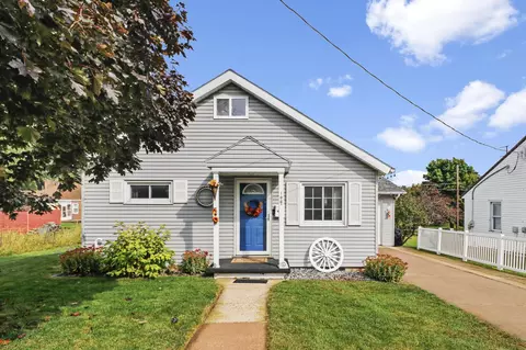 106 W Pine St, Dodgeville, WI 53533