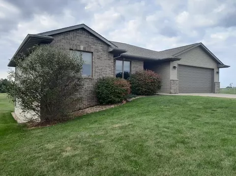 1115 Walnut Dell Rd, Platteville, WI 53818