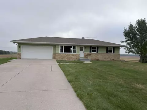 8191 Edgewater Rdg, Omro, WI 54963