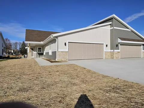 3717 Newcastle Dr #34, Janesville, WI 53546
