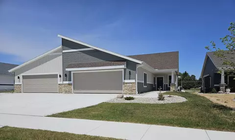 3719 Newcastle Dr #33, Janesville, WI 53546