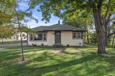 203 W Tomlinson St, Poynette, WI 53955