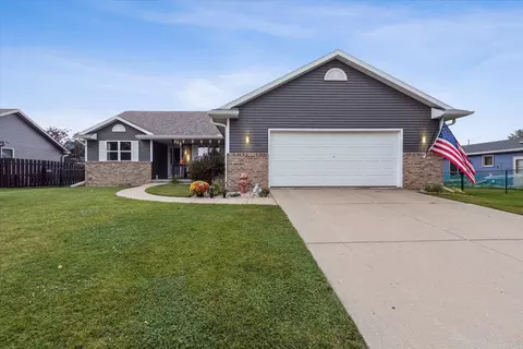 550 W Main St, Evansville, WI 53536