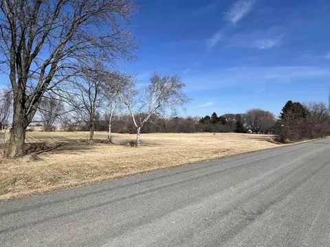 8246 N Crystal Lake Rd, Beaver Dam, WI 53916