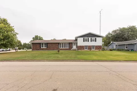 612 School St, Cuba City, WI 53807