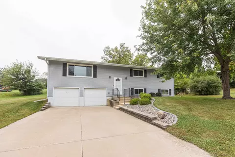 1285 Sunset Dr, Platteville, WI 53818