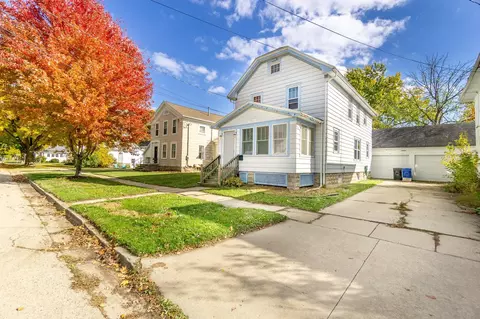 445 S Birdsey St, Columbus, WI 53925