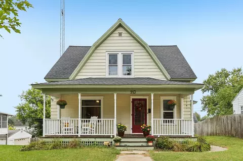913 Prospect Ave, Portage, WI 53901